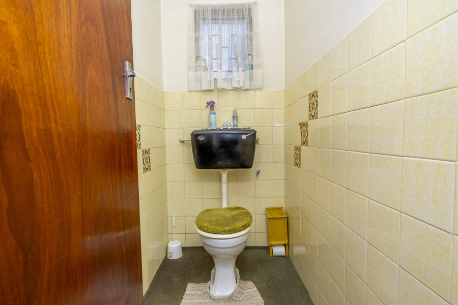 4 Bedroom Property for Sale in Oostersee Western Cape
